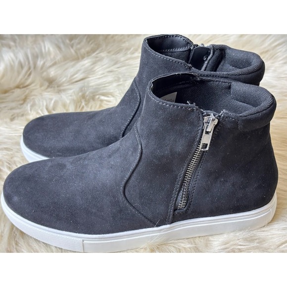 IZOD Mila Black Suede Memory-Foam Zip Ankle Boot Women Size 8.5 New - Picture 1 of 7